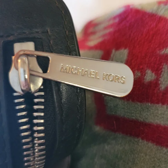 Micheal Kors Crossbody/Tote - Picture 5 of 13